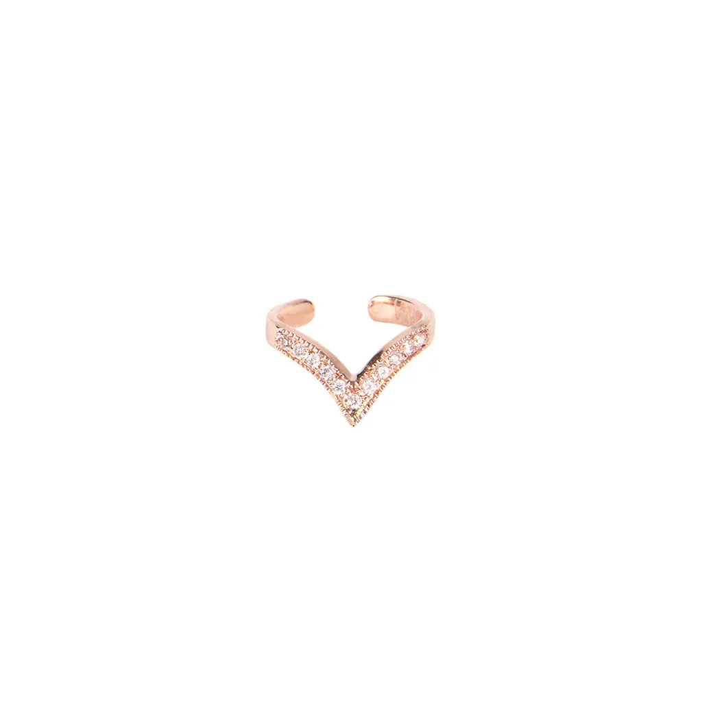 DIAMOND V EAR CUFF