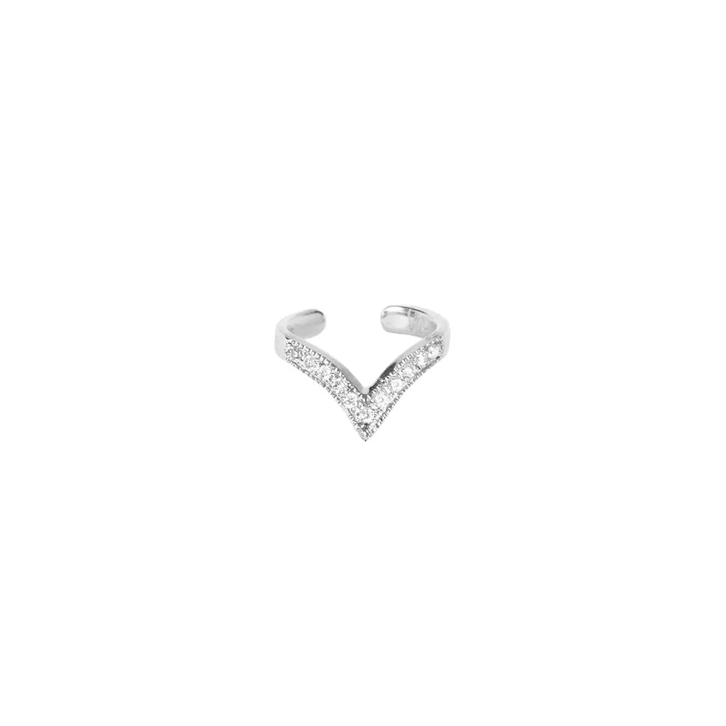 DIAMOND V EAR CUFF
