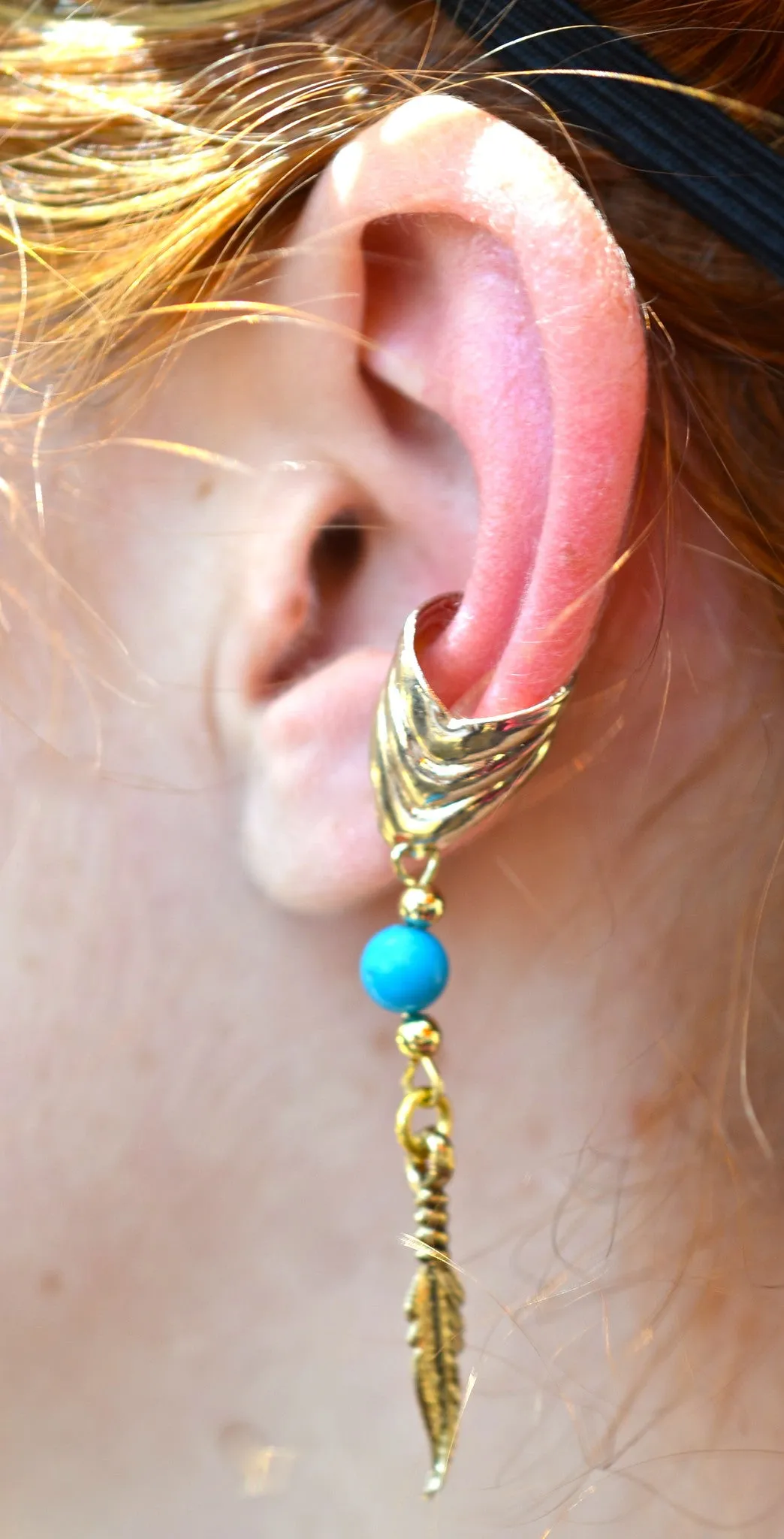 Ear Cuff WIth Charm Feather - Gold