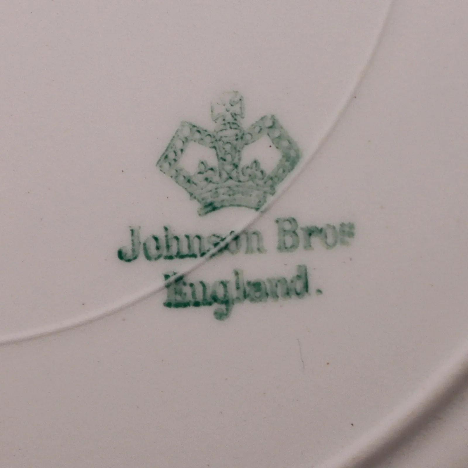 Johnson Bros Chantilly Gold Luncheon Plate 9 1/2" Gold Trim China England