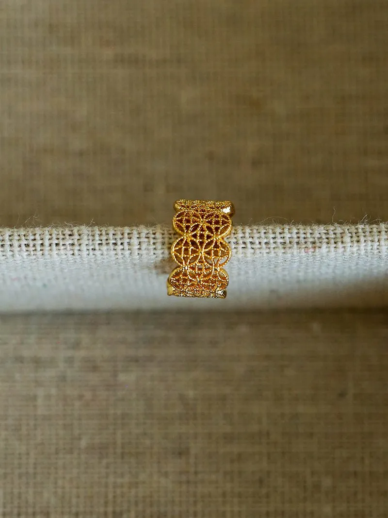 Lace Pattern Diamond Ear Cuff