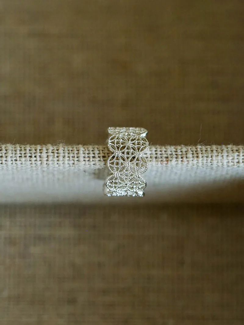 Lace Pattern Diamond Ear Cuff