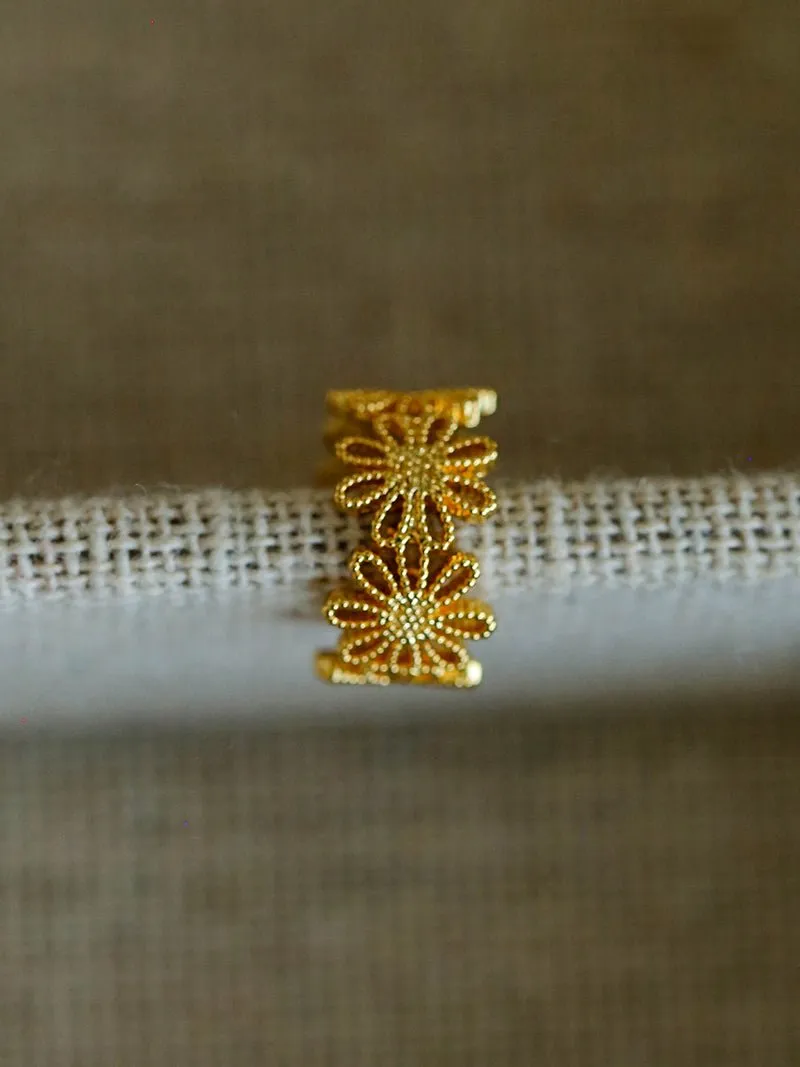 Lace Pattern Diamond Ear Cuff