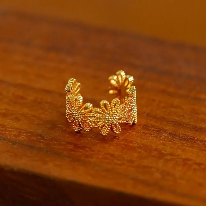 Lace Pattern Diamond Ear Cuff