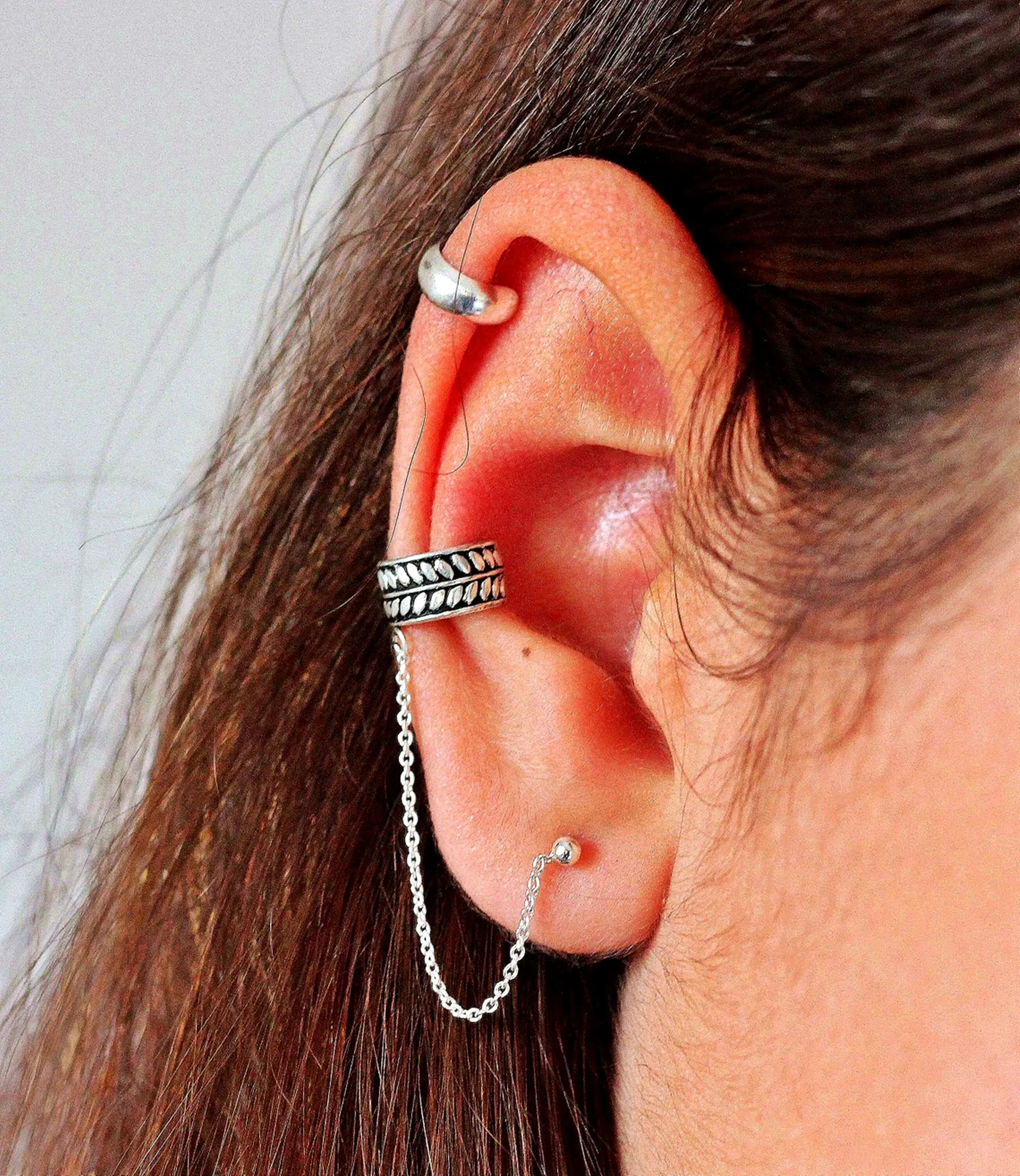 Leafs Ear Cuff With Chain