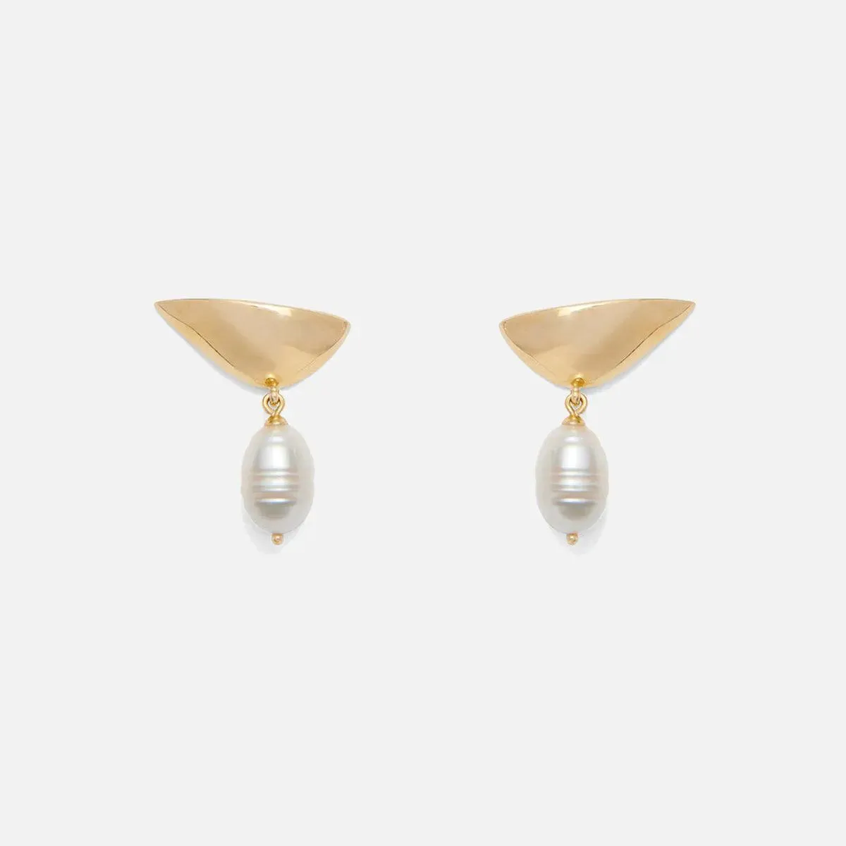 Pearl Lobe Earring in Gold