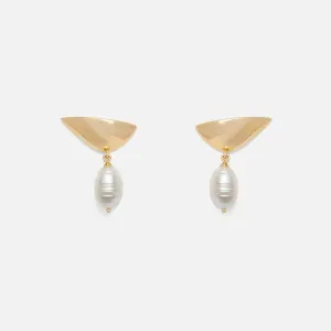 Pearl Lobe Earring in Gold