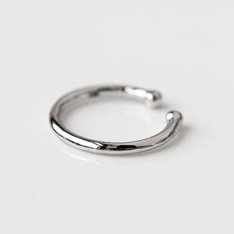 Solid Gold Essential Ear Cuff in White Gold