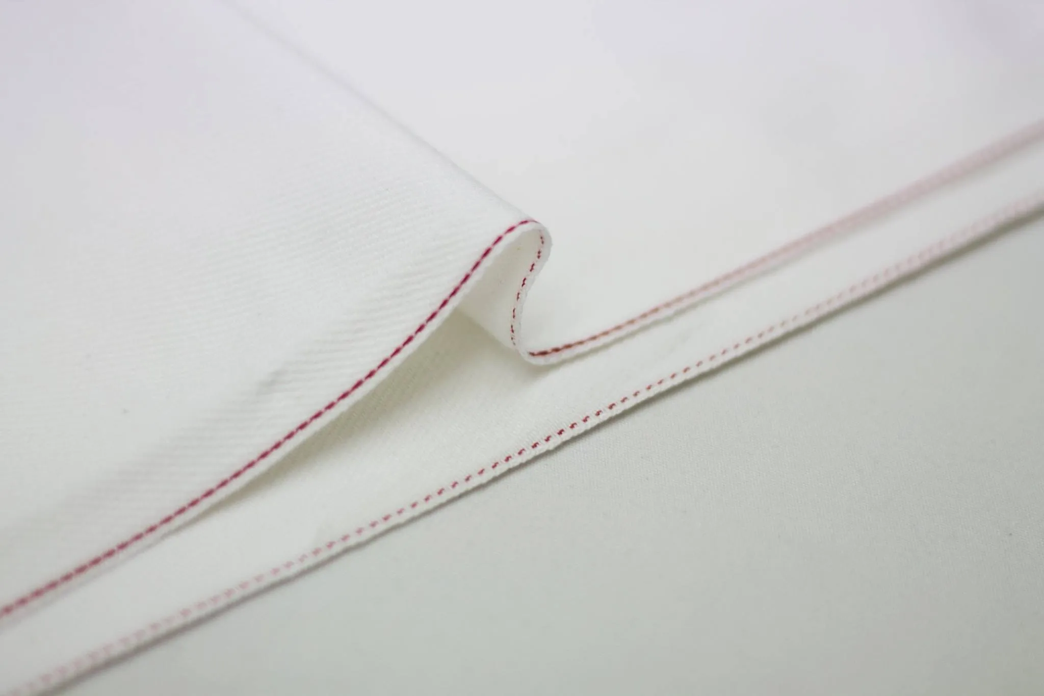 WHITE DENIM DOTTED RED SELVEDGE *